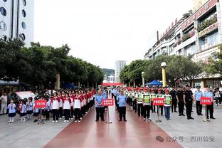 都是老熟人！湖人阵中拉塞尔/普林斯/伍德都曾和丁威迪当过队友