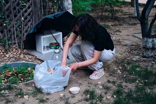 场上打哭？场下暖心❤️“小红毛”泪崩，皇马三叉戟轮番来安慰